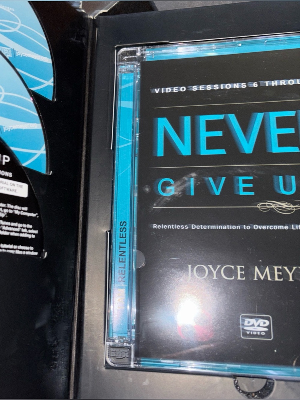Joyce Meyer Never Give Up Integrated Interactive Curriculum Kit Book CD DVD